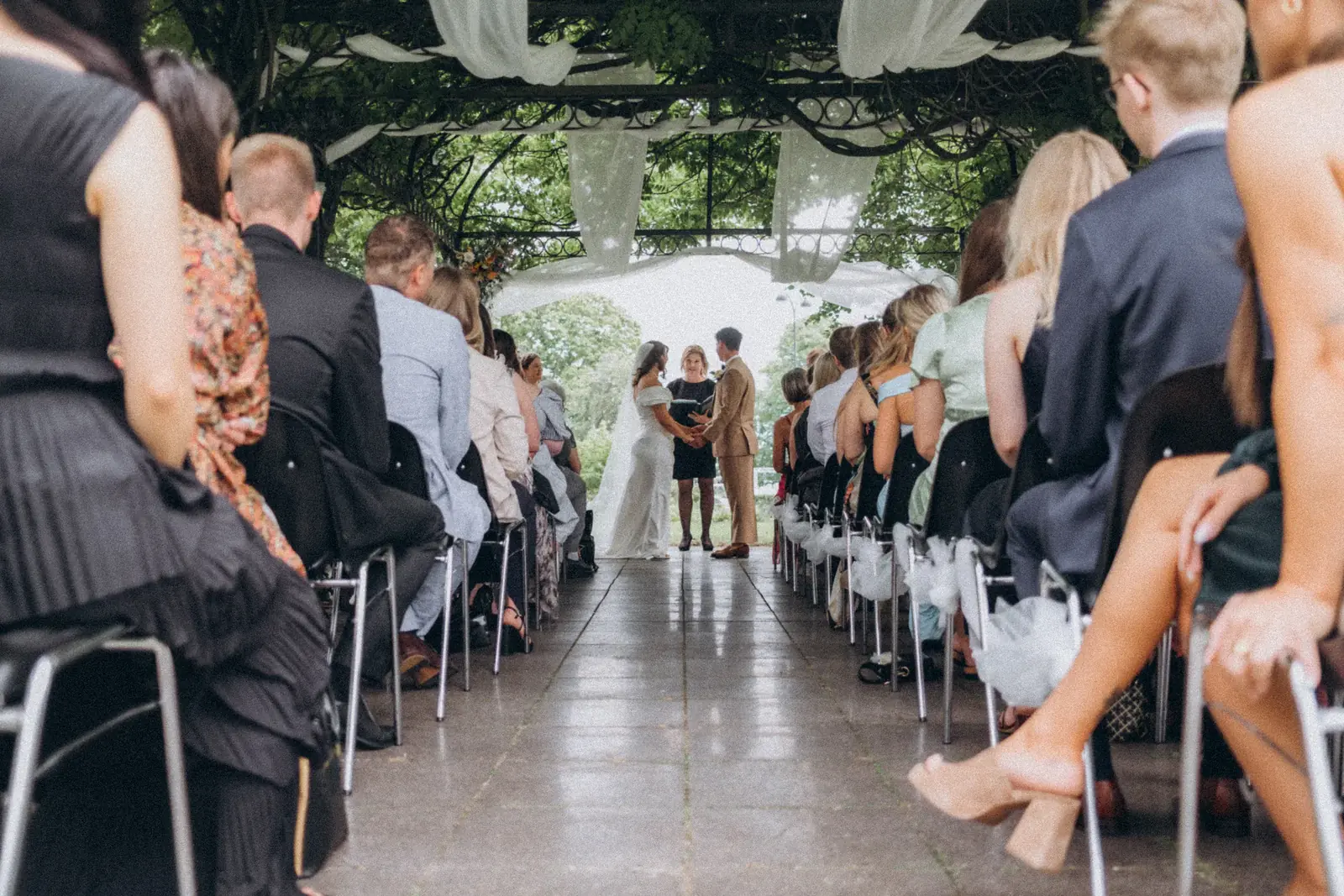 Vielse ved et sommerbryllup på Skovriderkroen